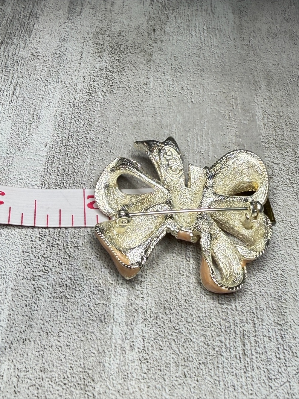Vintage Tanya Creations TC Peach Enamel Bow Brooch Gold Tone 2 Inches - Picture 11 of 11